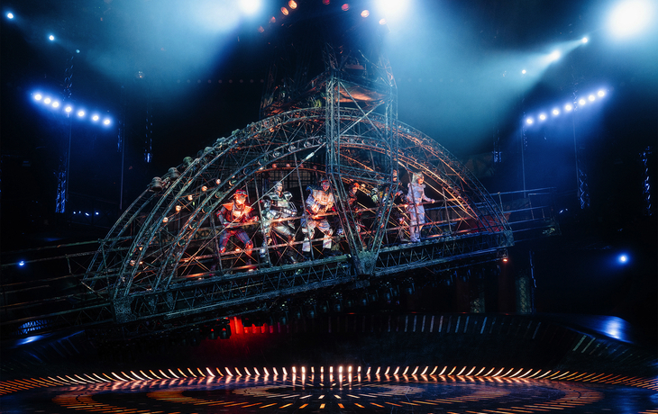 Ensemble von Starlight Express auf der Bühne in Bochum.