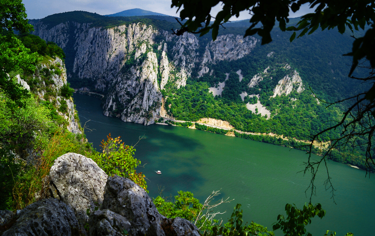 Fluss Donau im Djerdap-Nationalpark, natürliche Grenze Serbien-Rumänien