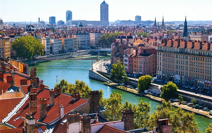 Blick auf Lyon und die Flüsse Rhône und Saône in Auvergne-Rhône-Alpes, Frankreich.