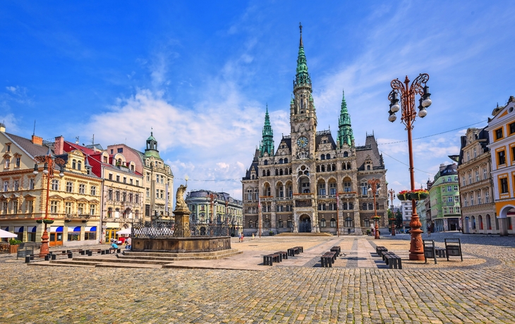 Rathaus Liberec und zentraler Platz in Liberec, Tschechien