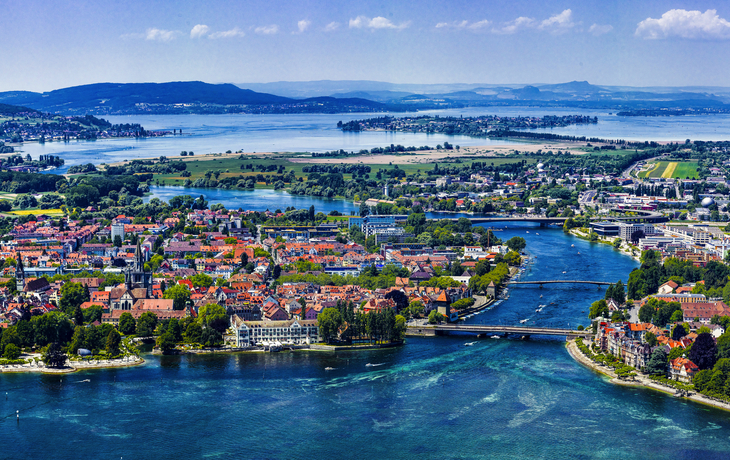 Vogelperspektive von Konstanz und Bodensee mit umliegender Landschaft